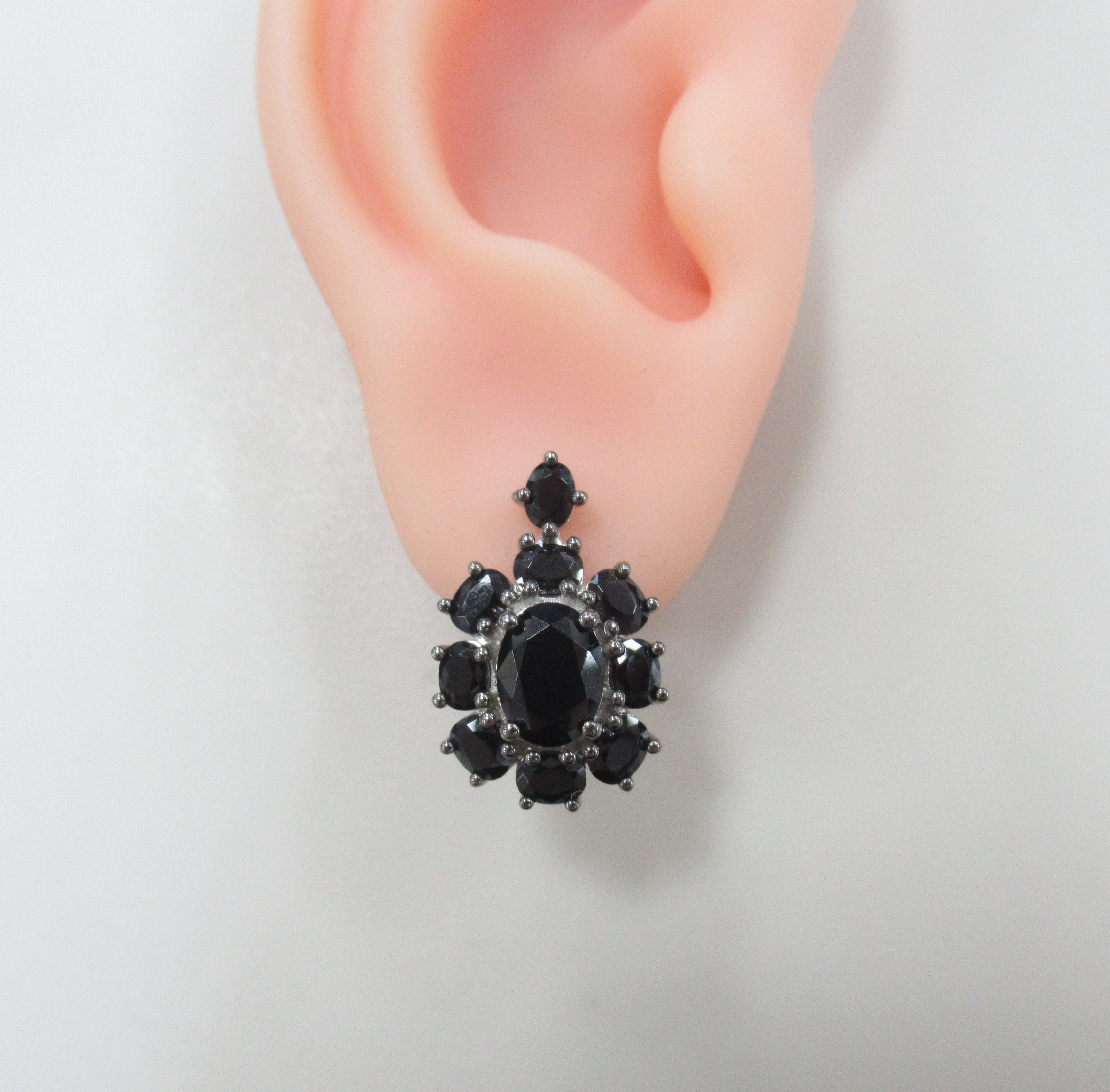 Серебряные серьги со шпинелью "Цветы"